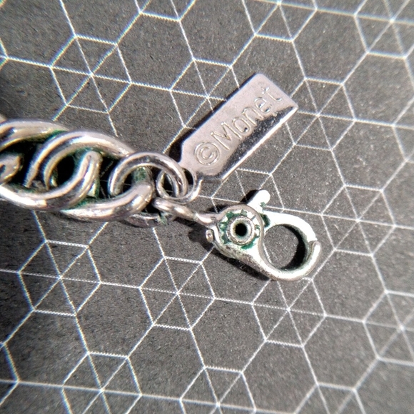 Monet Vintage Silvertone Necklace - Picture 4 of 4